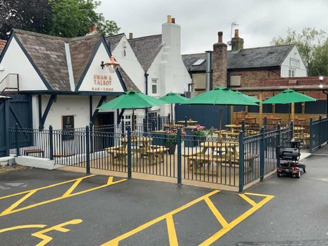 Swan & Talbot Inn Wetherby Esterno foto